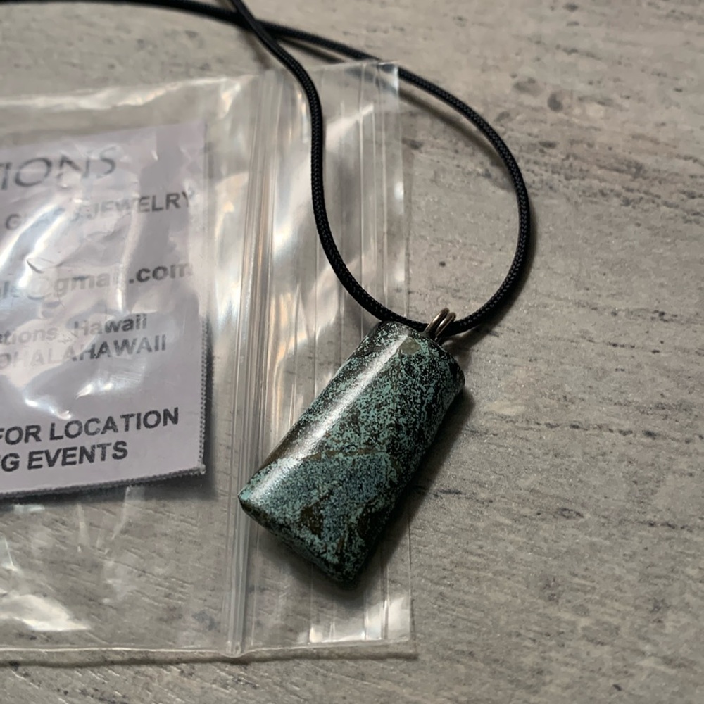 BN TURQUOISE STONE PENDANT